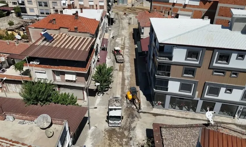 Yenipazar'da ulaşım konforunu artıran parke taşı çalışmaları sürüyor