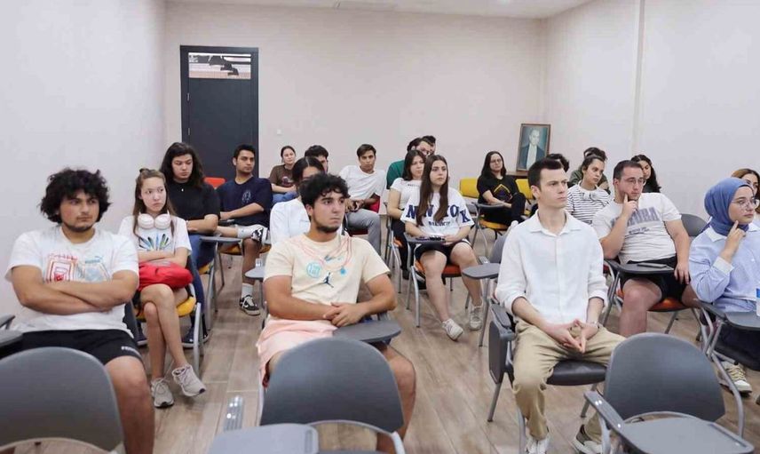 Eğitimde fırsat eşitliği: Efeler'de gençlere yönelik rehberlik semineri