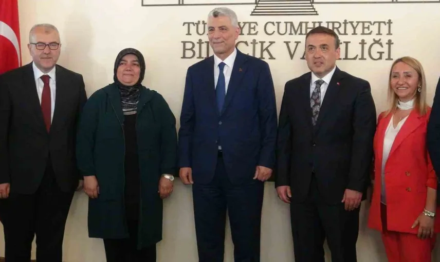 Bakan Bolat, Bilecik'te çınar fidanı dikerek kente can suyu verdi