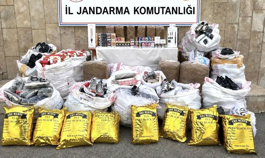 Kırşehir'de jandarmadan kaçak eşya operasyonu: 2,8 milyon liralık malzemeler ele geçirildi