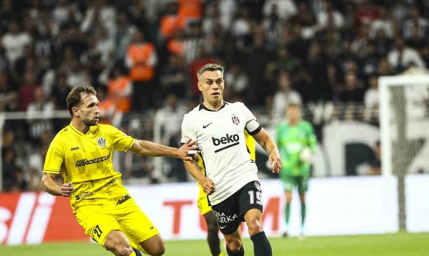 Leandro Trossard, Beşiktaş formasını Hradec Kralove karşısında giydi