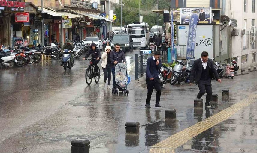 Kilis'te ani yağış yaşamı olumsuz etkiledi