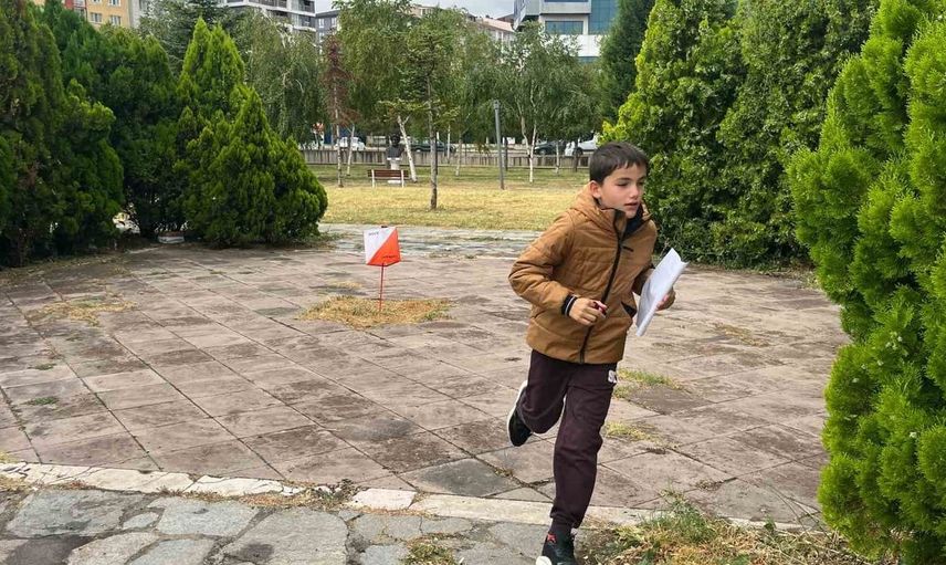 Sağanak yağmur, oryantiring heyecanını durduramadı