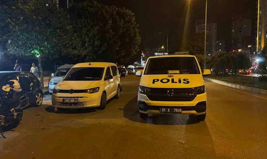 Adana'da kaldırımda yürüyen bir kişi silahlı saldırıya uğradı