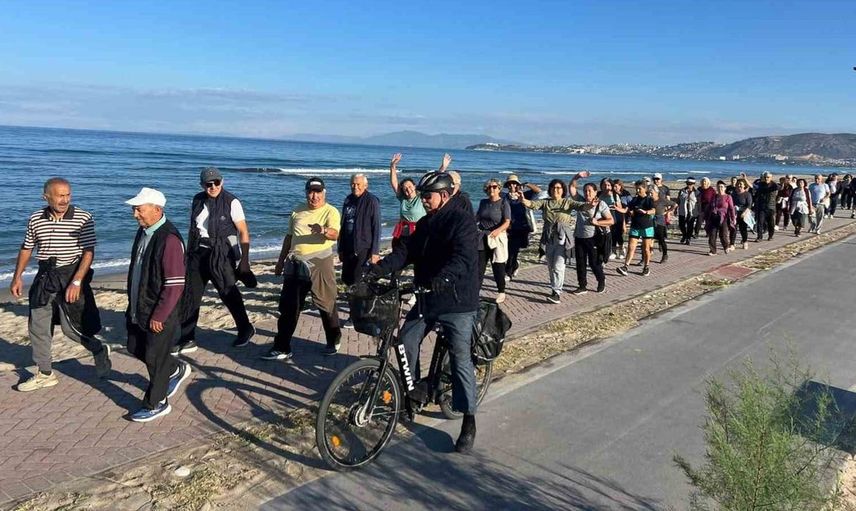 Kuşadası'nda sabah yürüyüşü ile güne sporla başlandı