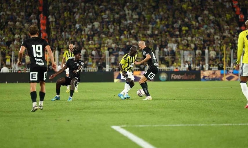 UEFA Şampiyonlar Ligi: Fenerbahçe, Sturm Graz'ı 2-0 geçiyor (ilk yarı)