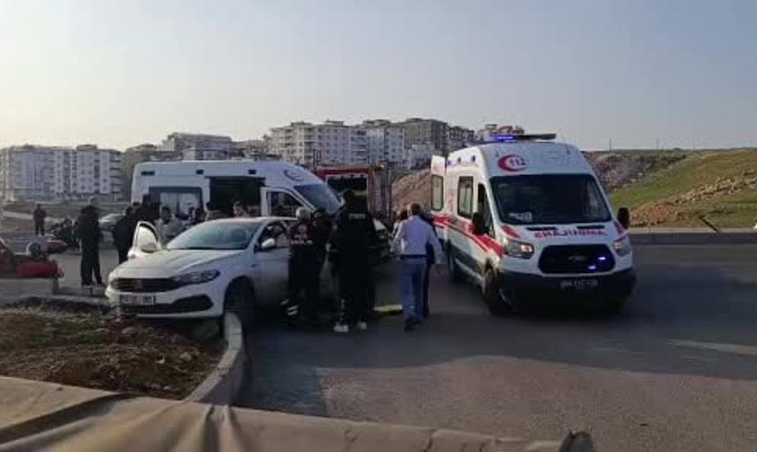Siirt'te otomobil ve motosiklet çarpıştı, iki kişi hastaneye kaldırıldı