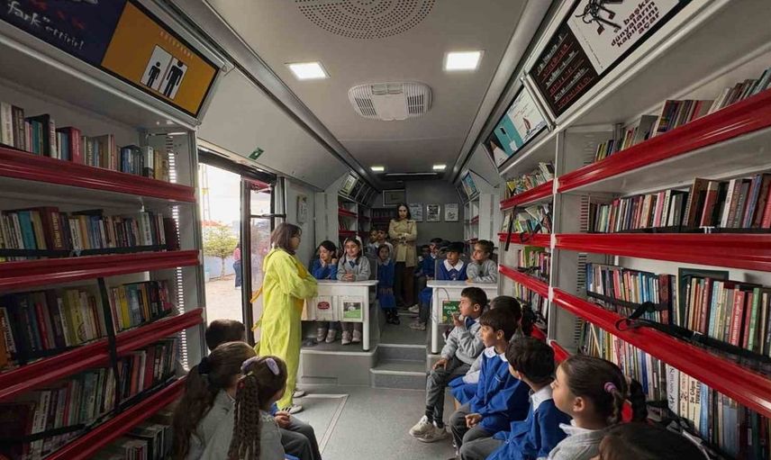 Yeşilay kars'tan selim'deki öğrencilere kitap sevgisi ve sağlıklı yaşam semineri