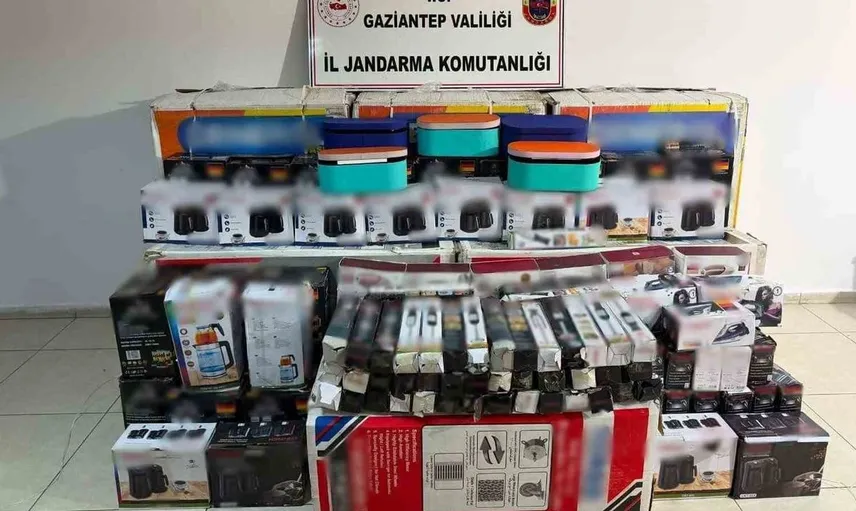 Gaziantep'te jandarmadan kaçakçılığa darbe: 1,3 milyon TL değerinde malzeme ele geçirildi