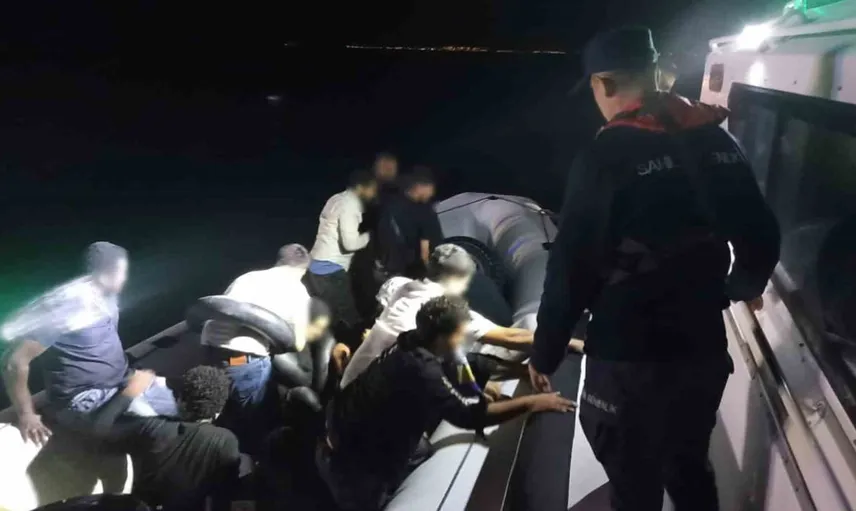 İzmir'de denizdeki düzensiz göçmenlere anında müdahale