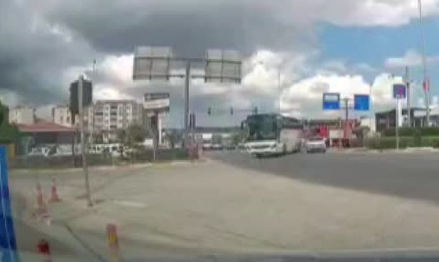 Kırmızı ışık ihlali trafik kazasına neden oldu