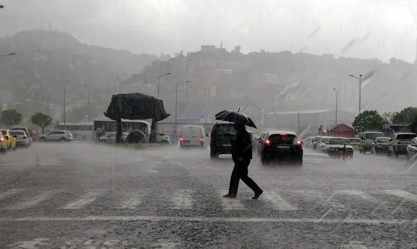 Erzincan, Erzurum ve Bayburt'a kuvvetli yağış uyarısı: Ani sel riskine dikkat