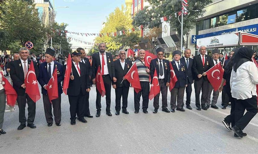 Burdur'da gaziler için anlamlı yürüyüş düzenlendi