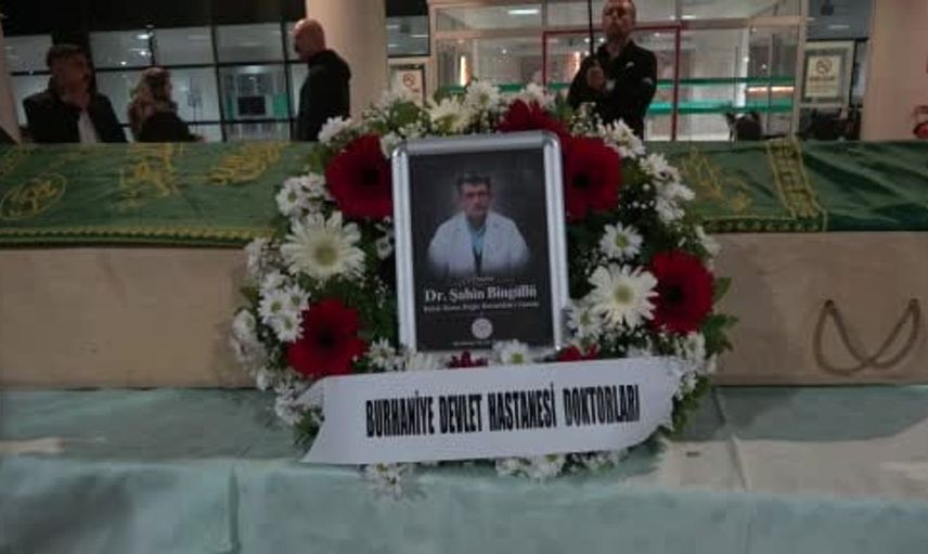 Ayvalık’ta deniz kazasında hayatını kaybeden doktorun son yolculuğuna duygu dolu veda
