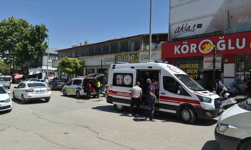 Adıyaman'da panelvan araç ile motosiklet çarpıştı: Anne ve 2 çocuğu yaralandı