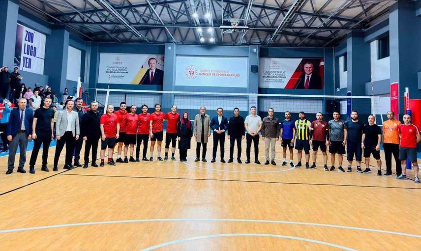 Gölpazarı'nda voleybol turnuvasının kazananı açıklandı