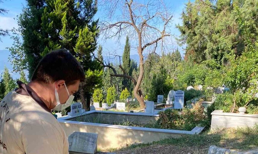 Kocaeli'de mezarlıklara düzenli bakım çalışmaları sürüyor