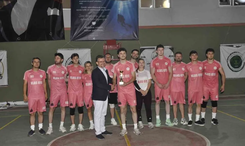 Voleybol turnuvası genç dalgıcın anısına düzenlendi