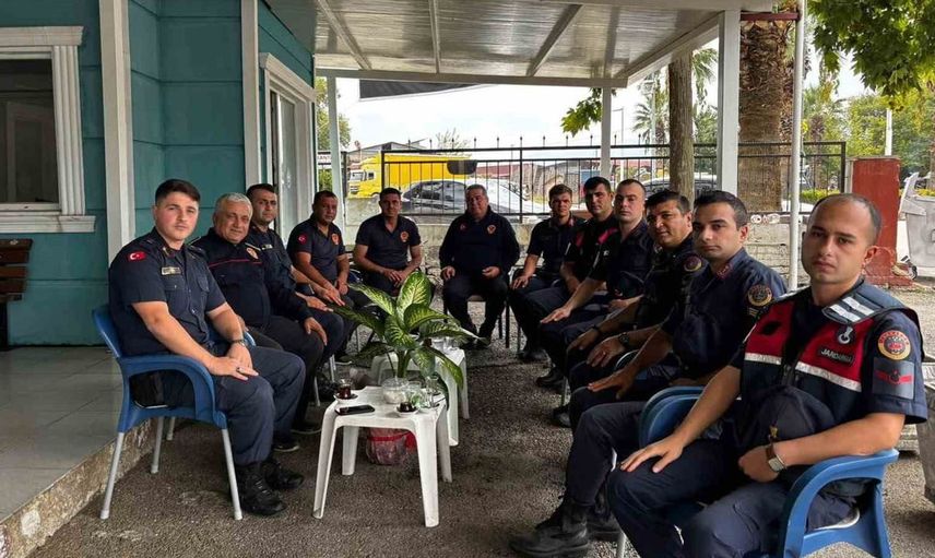Sarıgöl'de jandarma, itfaiyecileri unutmadı: Haftalarını kutladılar