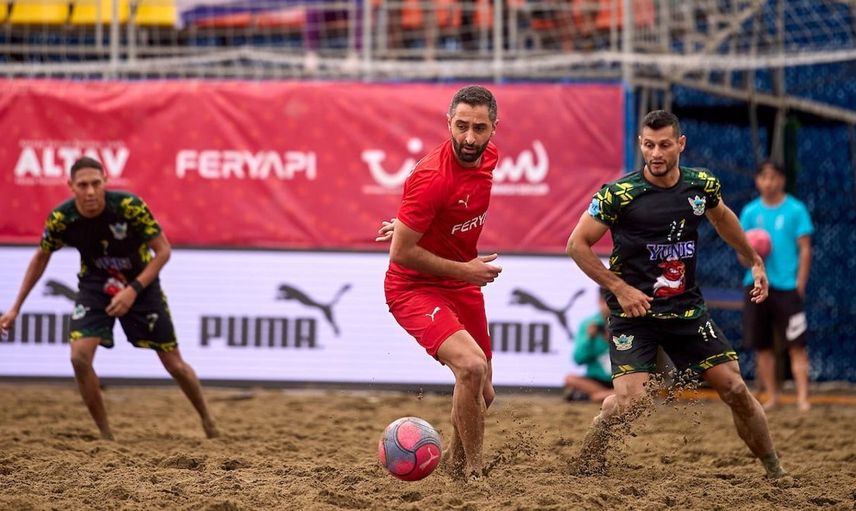 Alanya Belediyespor plaj futbolunda son 16'ya yükseldi