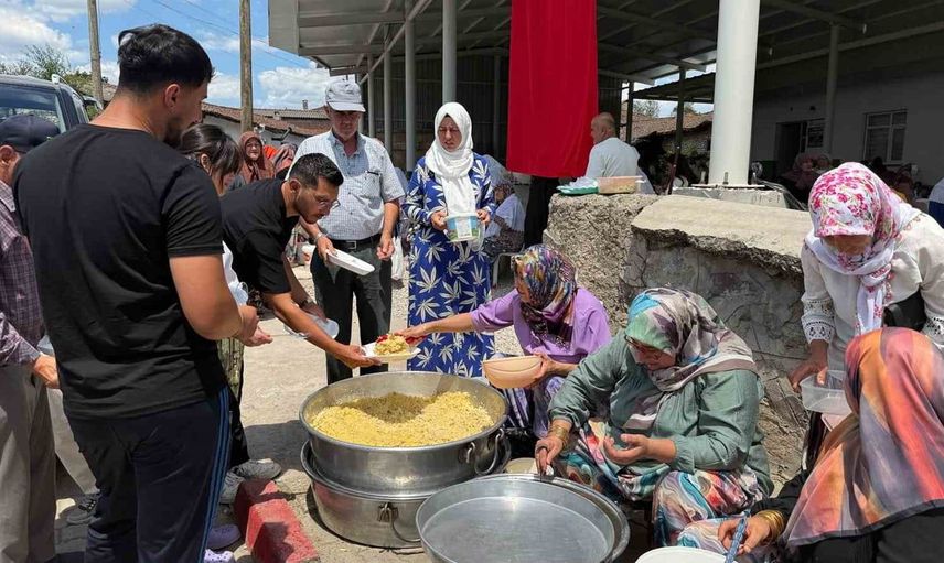 Yayaköy köyünde geleneksel hayır yemeği düzenlendi