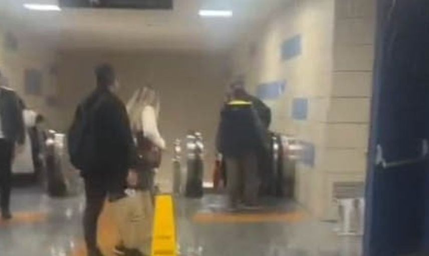 Hacıosman metro istasyonunda sağanak yağış sürprizi: Yolcuları zor durumda bıraktı