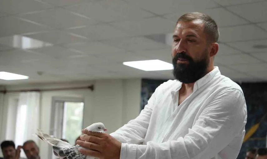 Erzurum'da sergilenen Şebap güvercinler, ev ve araba parasına alıcı bekliyor