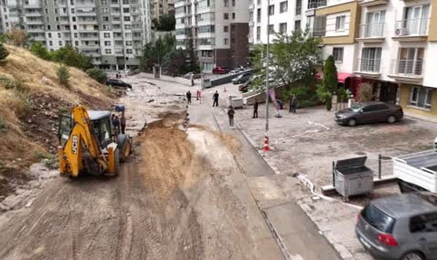 Ankara'da sel felaketi sonrası yol çöküntüleri endişe yarattı