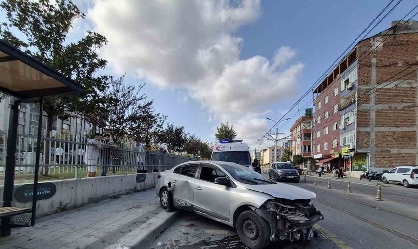 Güngören'de direksiyon hâkimiyetini kaybeden sürücü yayalara çarptı
