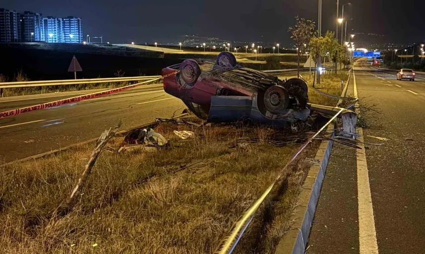 Kayseri'de direğe çarpan otomobil takla attı, iki kişi hastaneye kaldırıldı