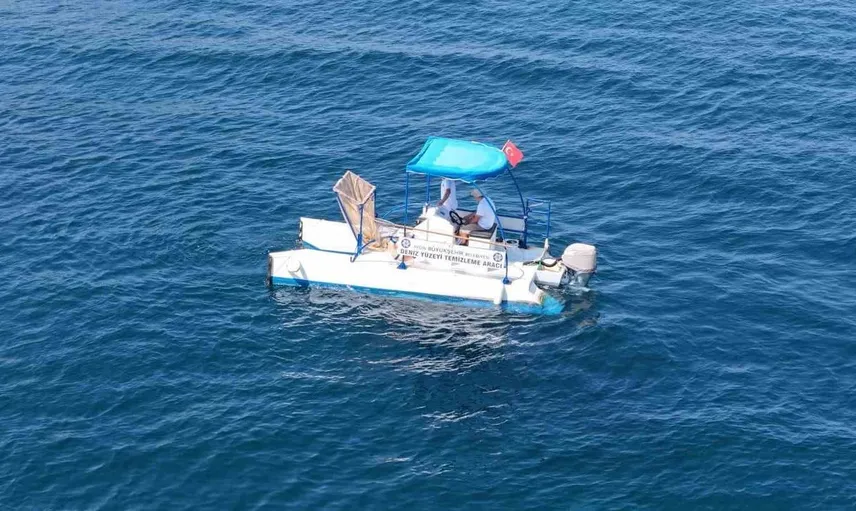Güvercinada açıklarında deniz dibi temizliğiyle deniz yaşamı korunuyor