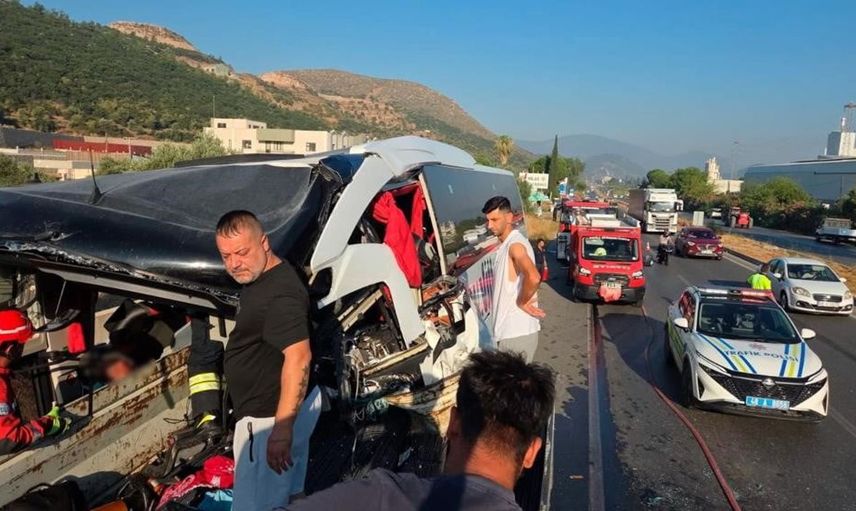Milas'ta otobüs ile tır arasındaki kazada can kaybı 4'e yükseldi