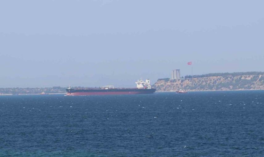 Çanakkale'de boş ham petrol tankeri dümen arızası nedeniyle durduruldu