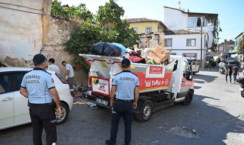 Kuşadası'nda çevre temizliği için hızlı müdahale: Zabıta hurda atanları denetledi
