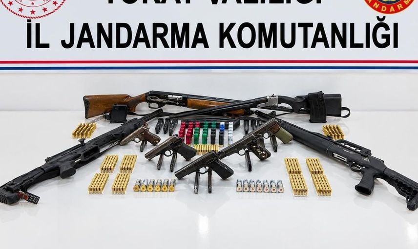Tokat’ta düzenlenen operasyonda ruhsatsız silahlar ele geçirildi