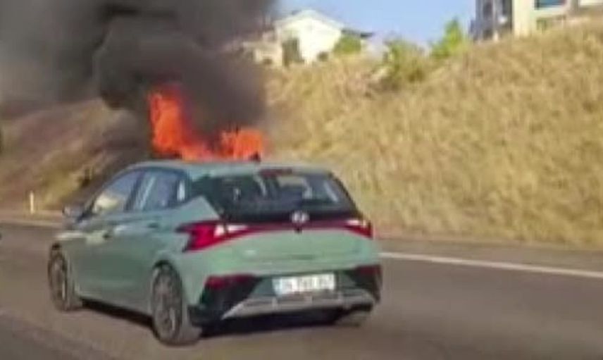 Ankara'da seyir halindeki otomobilde yangın paniği