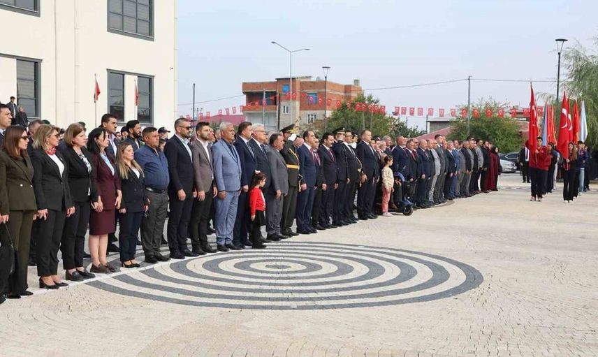 Iğdır'da Cumhuriyet Bayramı kutlamaları çelenk sunma töreniyle başladı