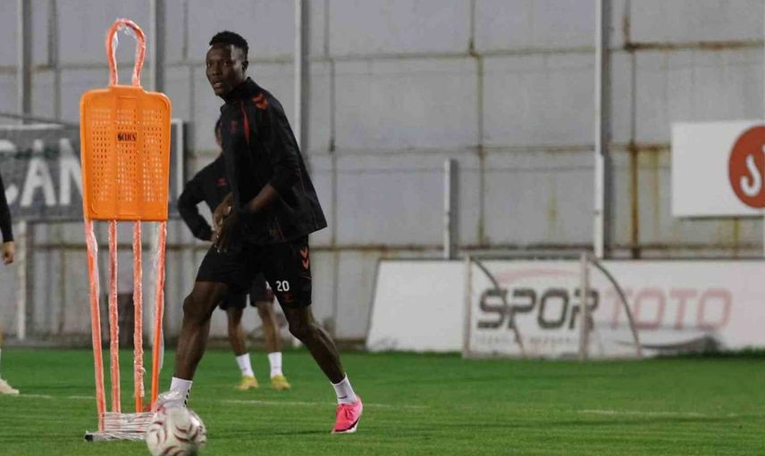 Sivasspor, Boluspor maçı öncesi ilk antrenmanını gerçekleştirdi