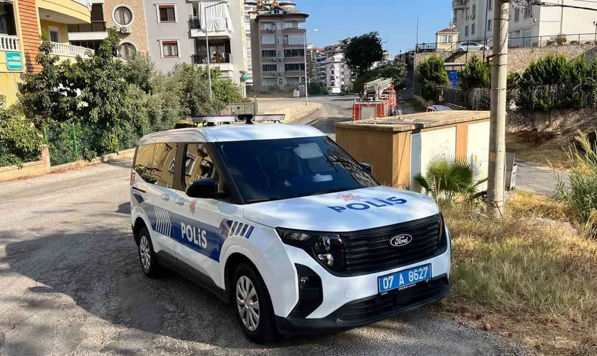 Alanya'da daireden yükselen duman paniğe neden oldu
