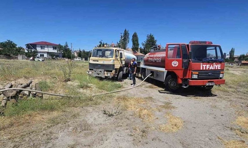 Tomarza'da çıkan lastik yangını hızlı müdahale ile kontrol altına alındı