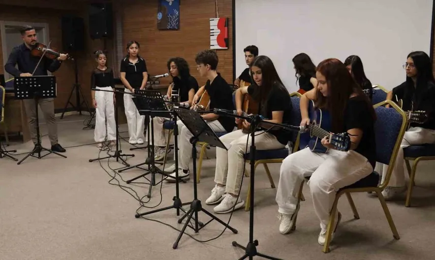 Esentepe Gençlik Merkezi'nde yaz kursları yeni başarılar kazandırdı