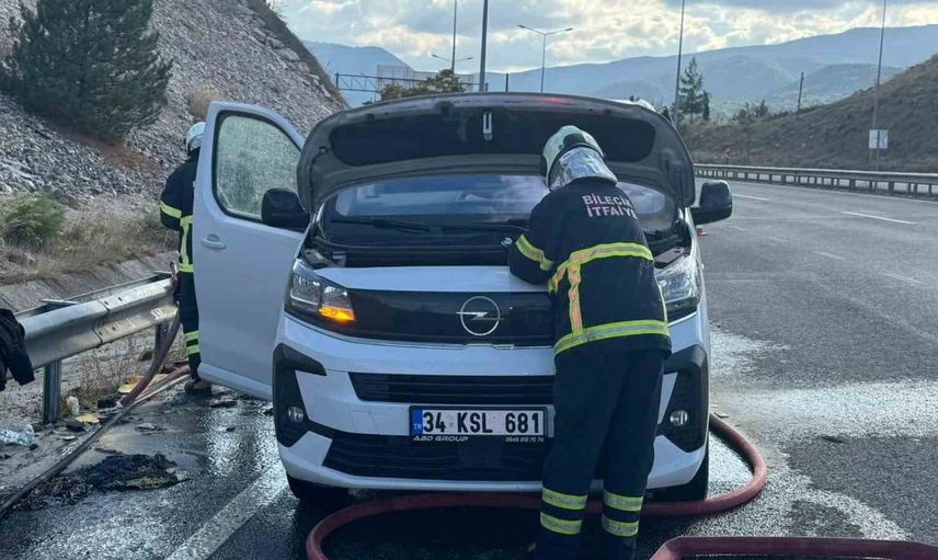 Bilecik'te seyir halindeki ticari araçta yangın paniği