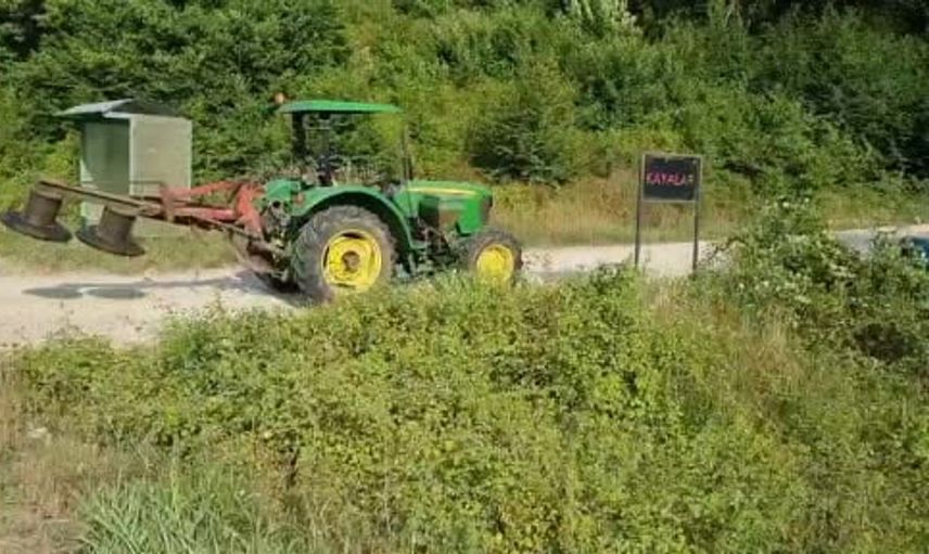 Sinop’ta otomobil şarampole devrildi: 2 kişi yaralandı