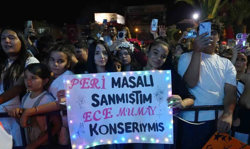 Turgutlu, 30 Ağustos Zafer Bayramı'nda Ece Mumay ile coştu