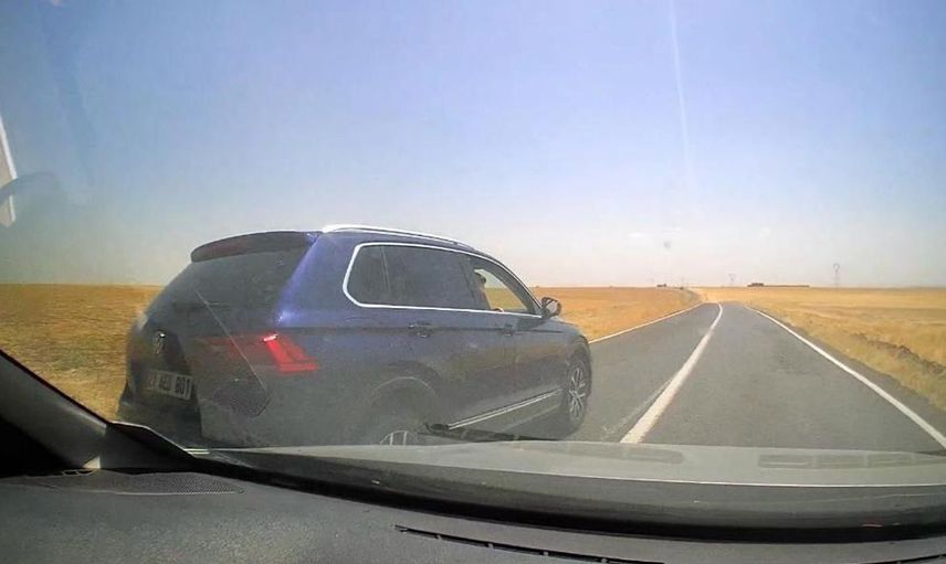 Diyarbakır'da habercilere yapılan taciz ve kazaya neden olan anlar kaydedildi