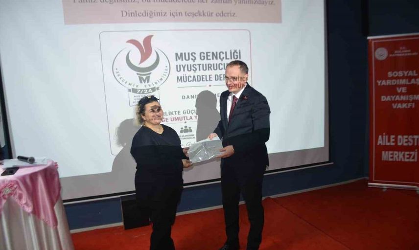 Bulanık'ta madde bağımlılığına karşı aile bilgilendirme semineri yapıldı