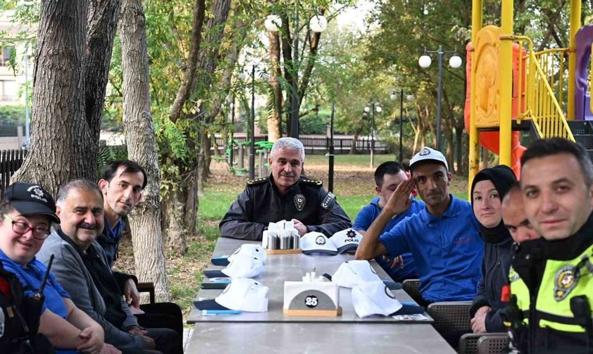 Düzce emniyet müdürü, kusursuz kafede toplumsal dayanışmayı güçlendirdi
