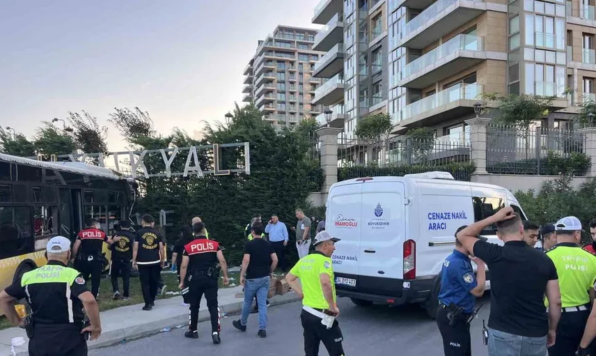 Zeytinburnu'nda İETT otobüsü kazasında can kaybı 2'ye çıktı