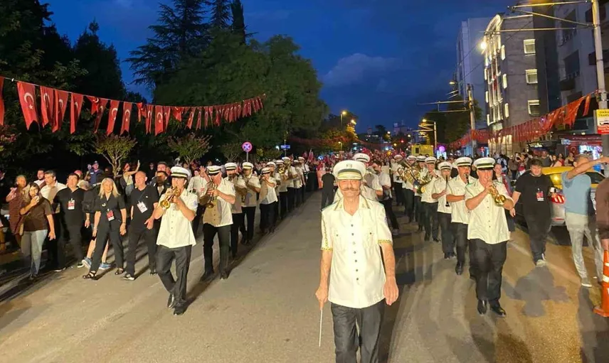 Bursa'da zafer bayramı coşkusu denizle buluştu