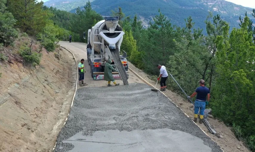 Ordu kırsalında ulaşım konforu artıyor: Beton yol çalışmaları sürüyor